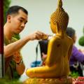 Lễ tắm Phật trong ngày Tết té nước ở Thái Lan
