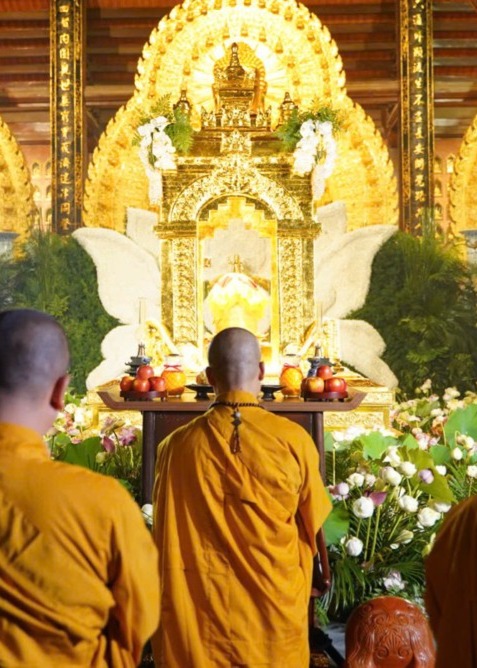 Trang nghiêm lễ cầu nguyện quốc thái dân an nơi tôn trí Xá lợi Phật chùa Bái Đính