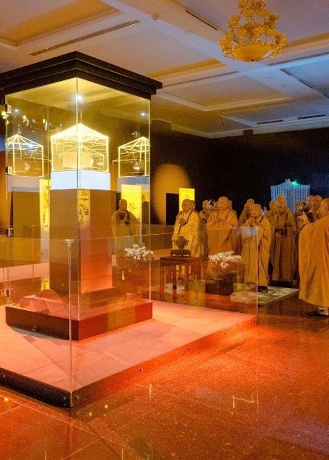 Trang nghiêm lễ cung thỉnh Xá-lợi trái tim Bồ-tát Thích Quảng Đức tôn trí tại tháp Đa Bảo
