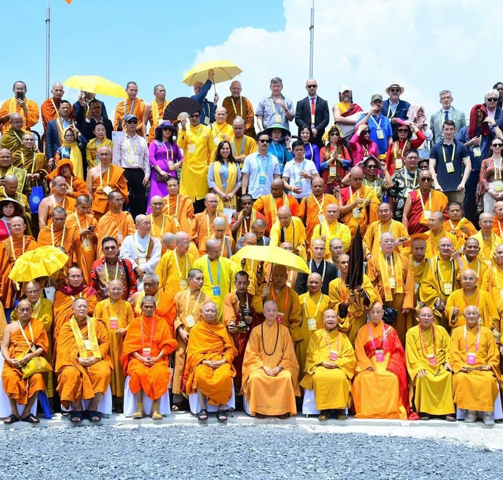 Hơn 2.000 Đại biểu chụp ảnh lưu niệm sau lễ khai mạc Đại lễ Vesak LHQ 2025