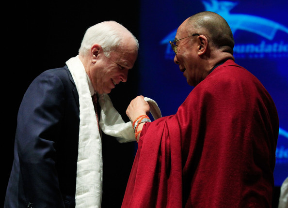 Đức Dalai Lama chia buồn về sự ra đi của John McCain