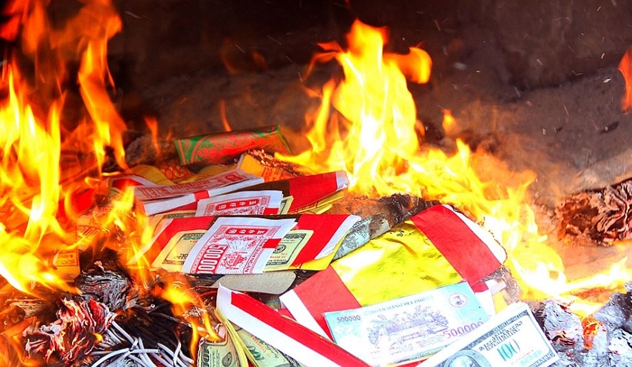 Hủ tục ngày Tết