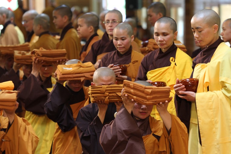 Quyền bình đẳng của người phụ nữ trong giáo lý Phật giáo