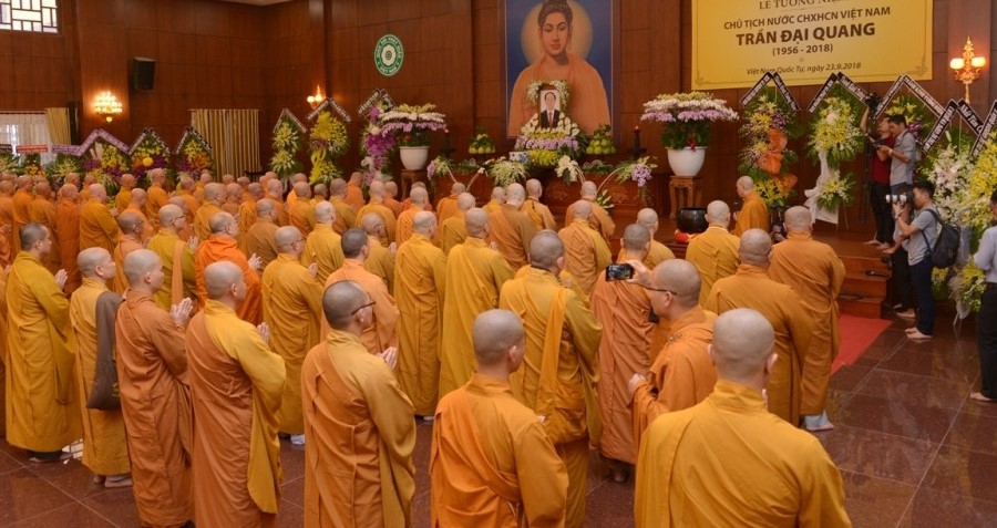 tuong niem bac quang 10