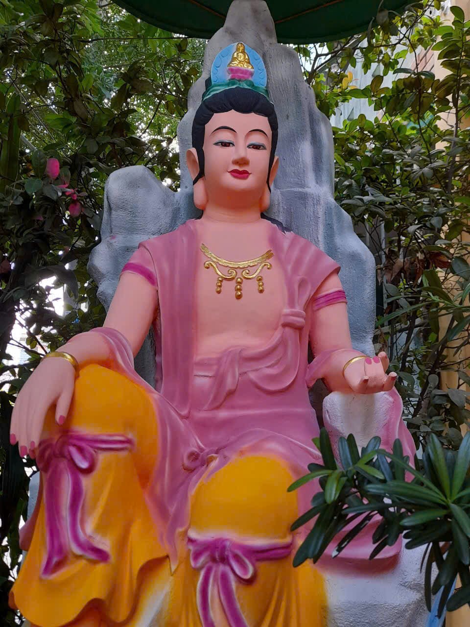 Quan Thế Âm Bồ Tát  Tự Tại