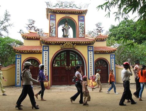 Viếng đồi Thiên Ấn 01